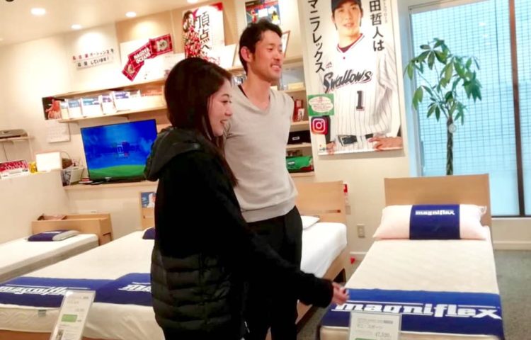寝て試したら姿勢が良くなった気がします!
